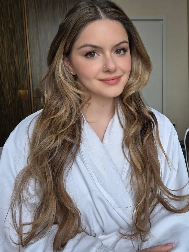 Thumbnail Charming Ariel Winter - KG101411