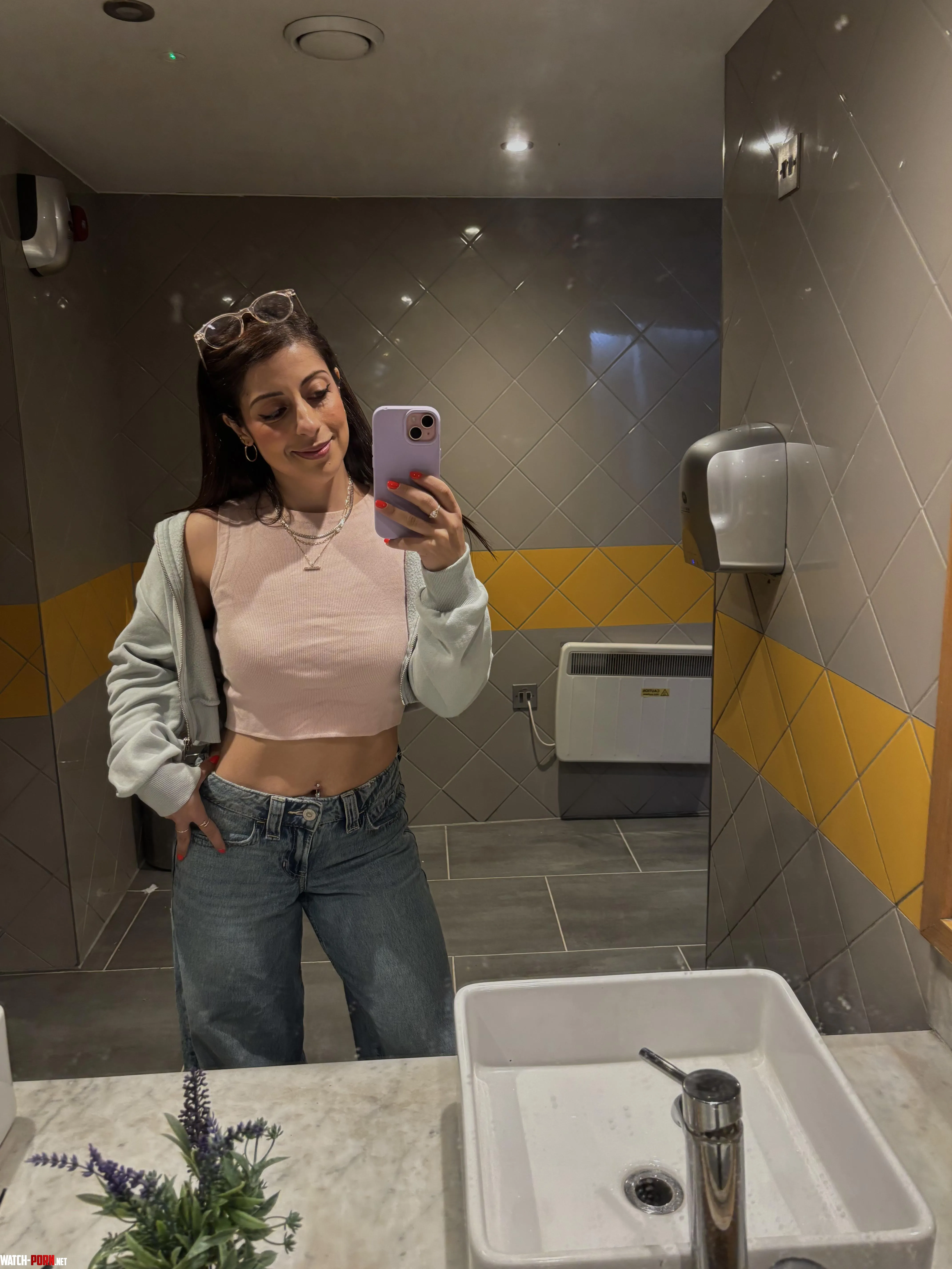 Cute crop and jeans kind of day by K-muscleofmummy