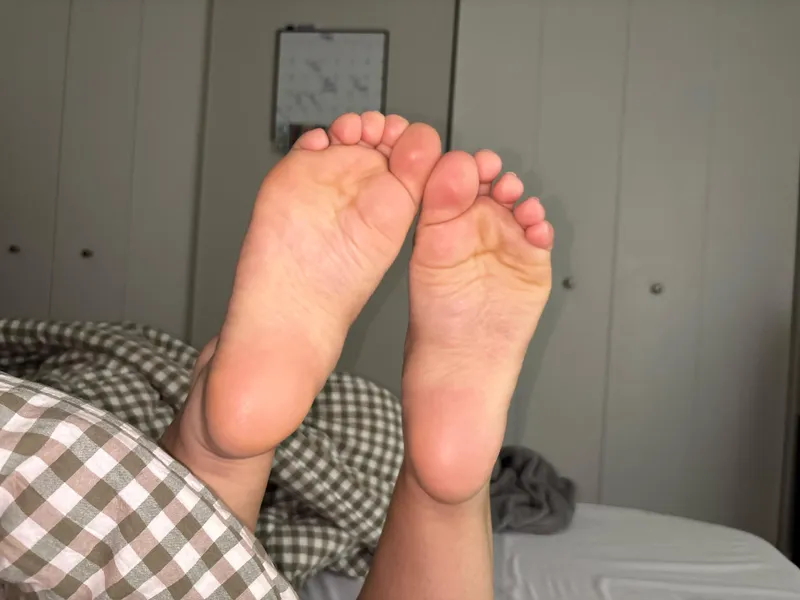 Thumbnail Inviting You to Rub My Feet in this OC Fantasy | sugarandspice1998