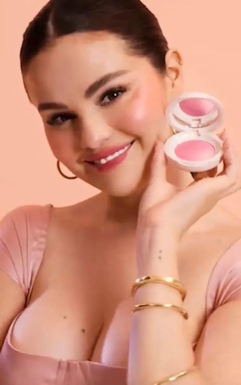 Thumbnail InfamousAstronaut592: Explore the Enigmatic World of Selena Gomez in CelebsGW