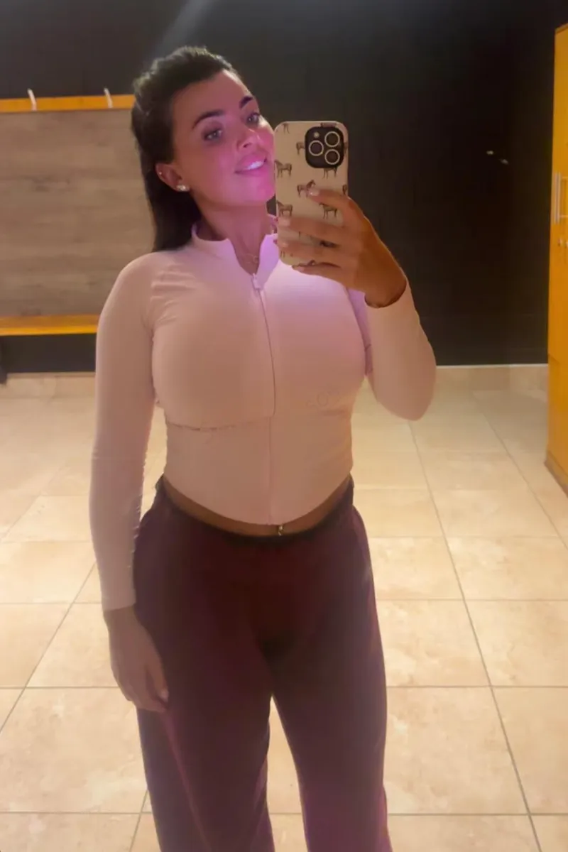 Thumbnail Tight Fit - Exploring the World of 2busty2hide with inthe_504