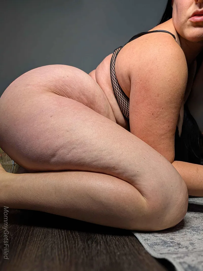 Thumbnail MommyGetsFilled: Journey to Body Positivity on GoneWildPlus