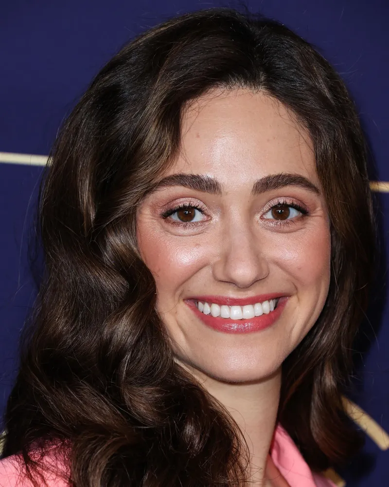 Thumbnail Emmy Rossum: A Timeless Beauty | DrDoom_E828