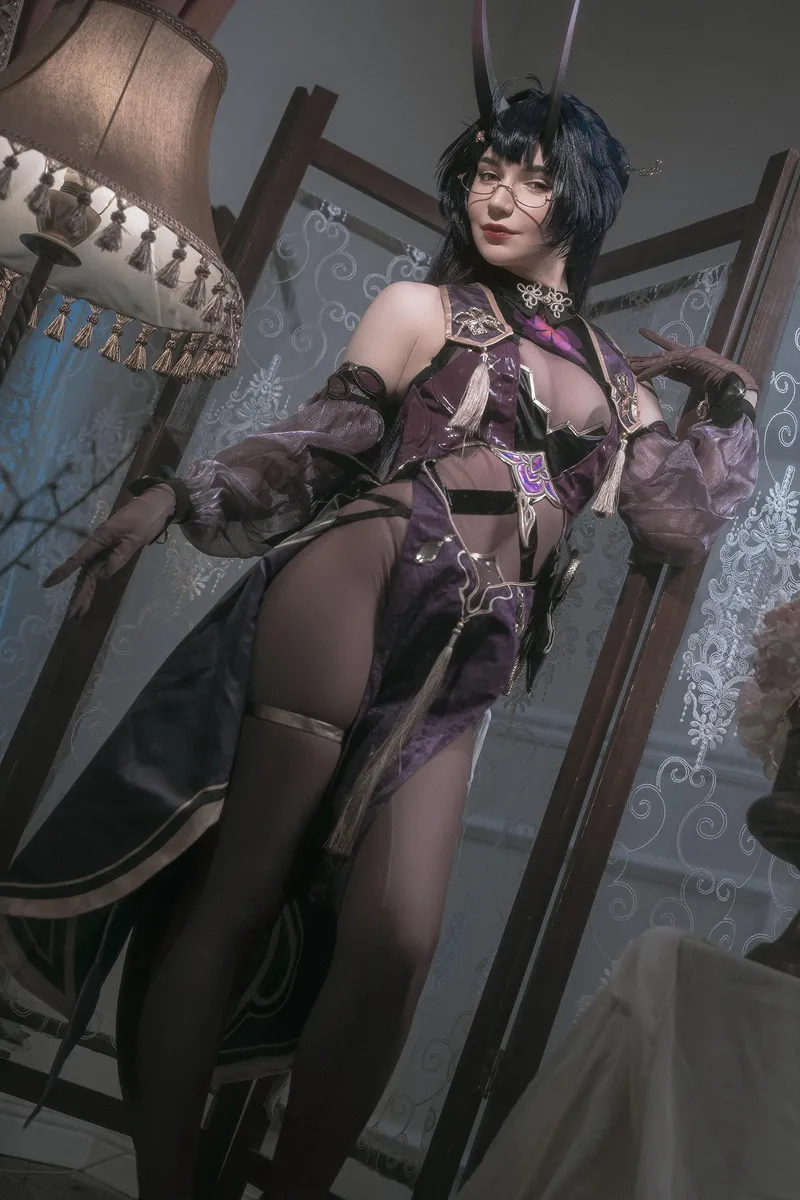 Thumbnail Aloeeveraiskawaii Embraces Reze in a Stunning Cosplay | cosplaygirls