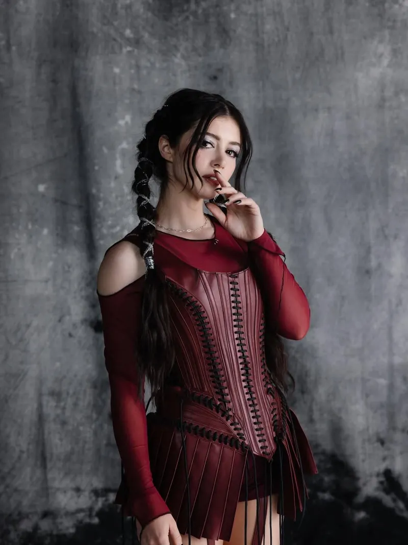 Thumbnail CelebsGW Spotlight: Chrissy Costanza's Alluring Essence