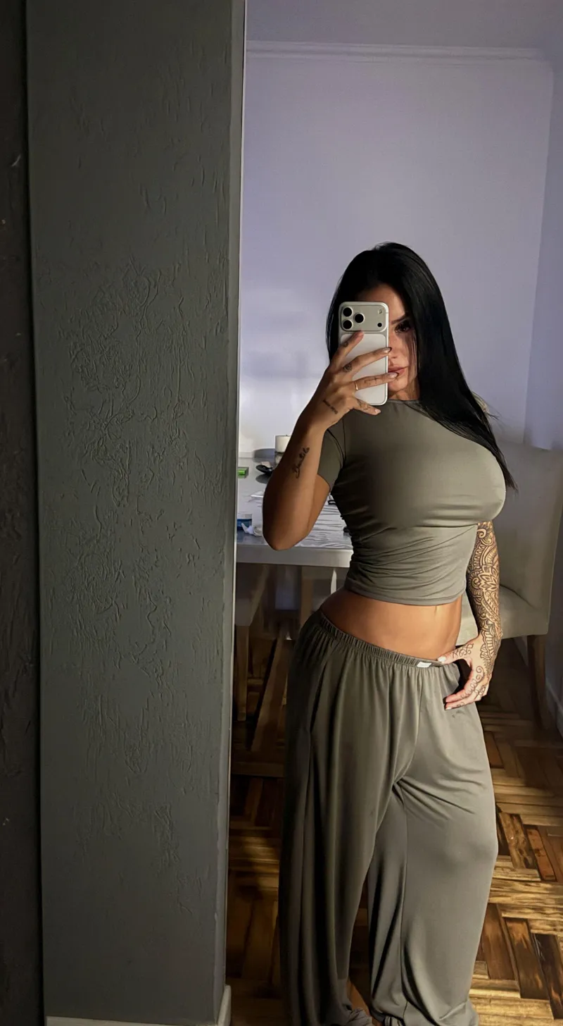 Thumbnail Embrace Comfort with SereneSorceressx's Croptop Look