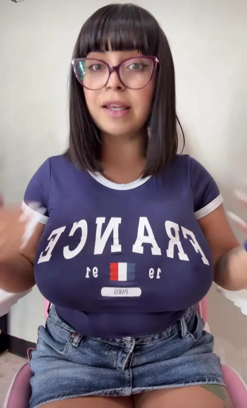 Thumbnail French Charm: Explore Porronchinani's Unique 2busty2hide Post
