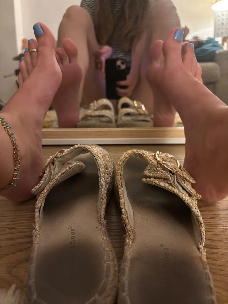 Thumbnail Feet or Shoes: Delve into the Debate with deliciananas2 | Feet_NSFW