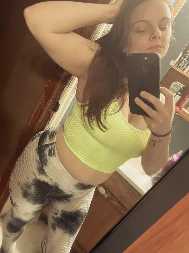 Thumbnail CroptopGirls: Somehow the 'Comfy Outfit' Hits the Hardest. ☺️ by BautumnsUP