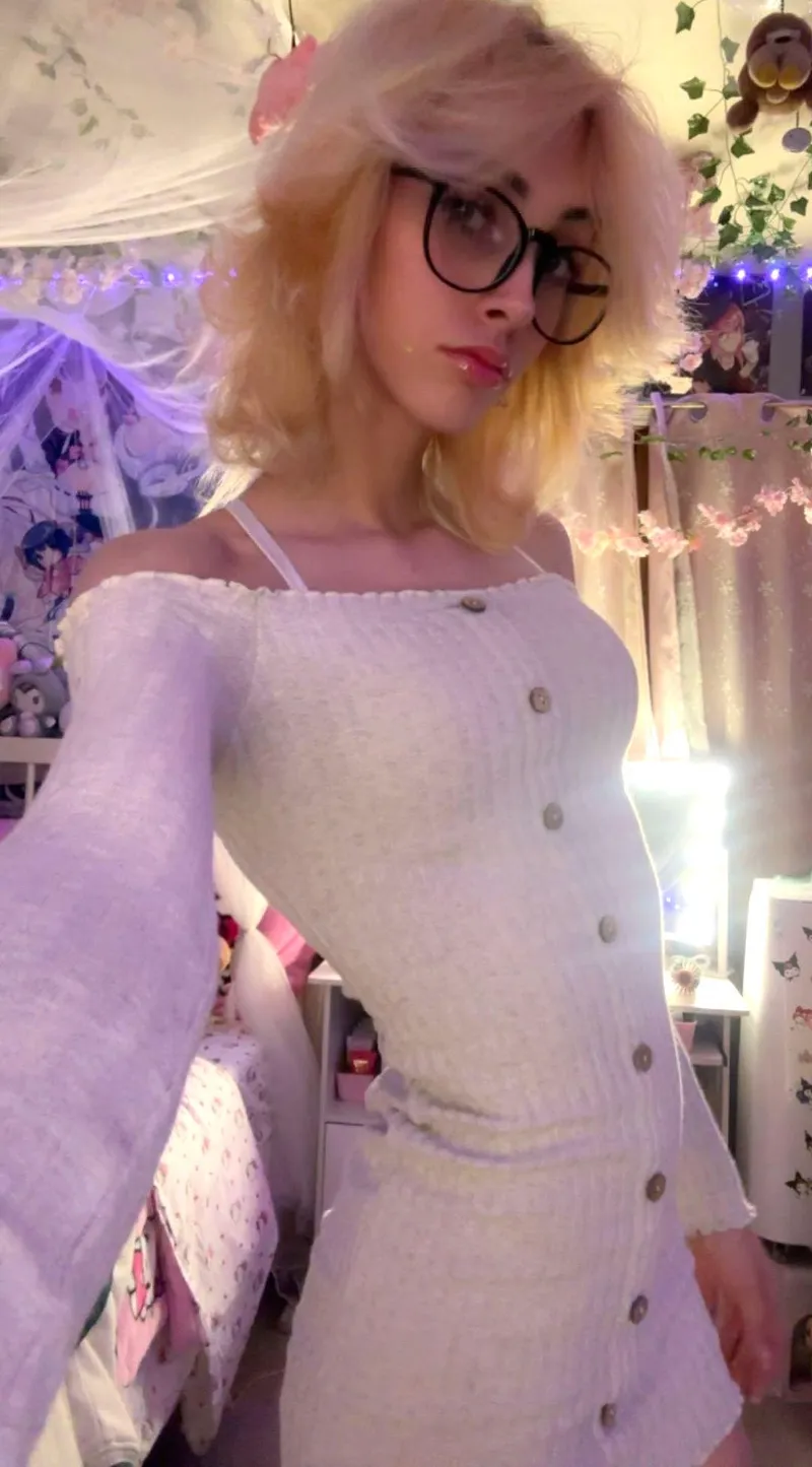 Thumbnail Appreciating a Cute and Sexy Body in tightdresses | Okachamie