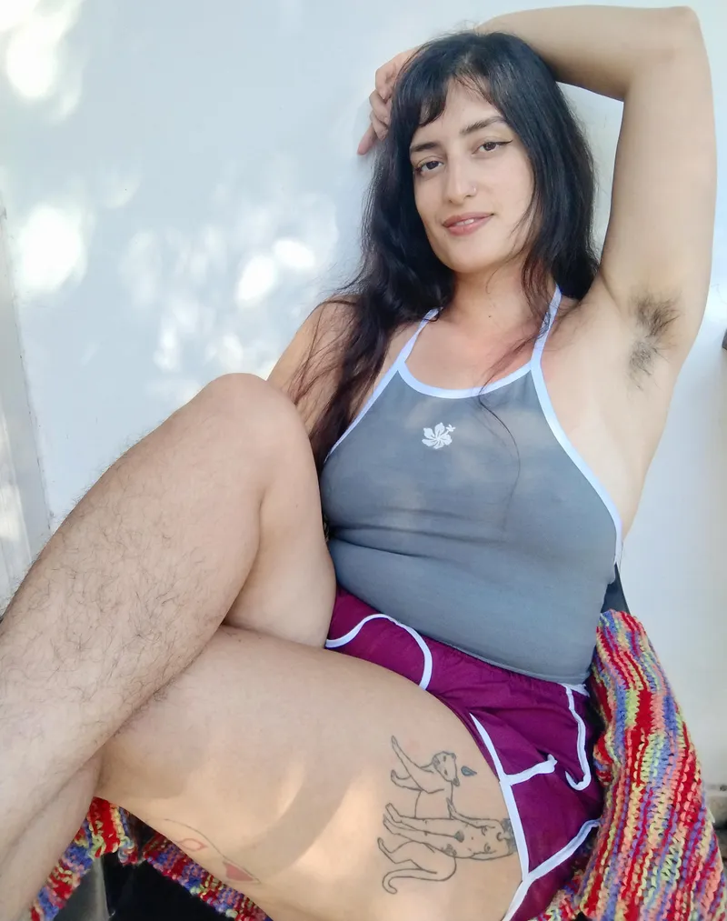 Thumbnail Discover Why Hairy Pits are the Best Face Warmers - Candecandys