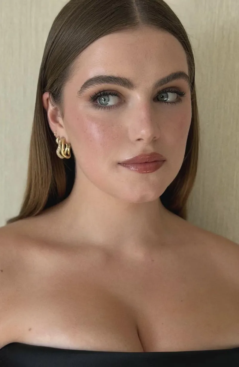 Thumbnail Ella Bright: Embracing Celeb Glamour curated by WillyNilly1997