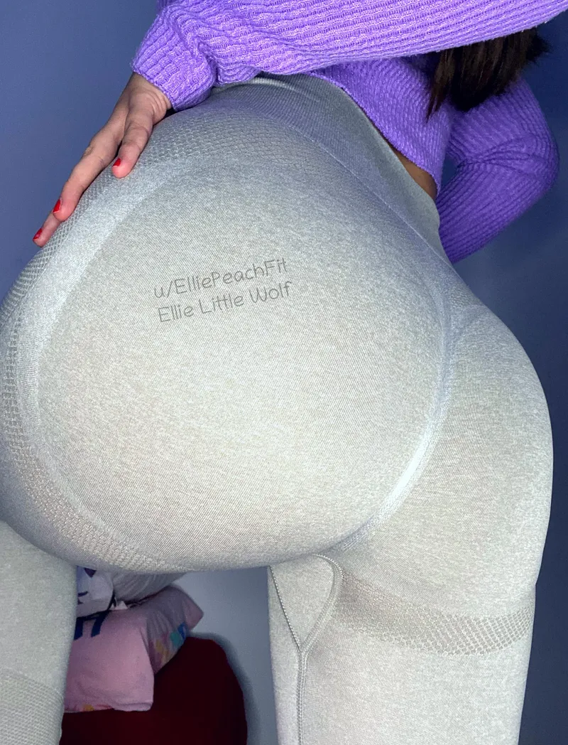 Thumbnail Exploring Deep Seams with ElliePeachFit's Leggings