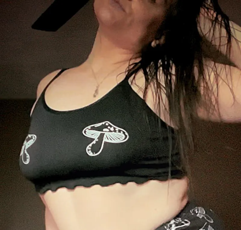 Thumbnail Debating Sharing my Croptop Style by BautumnsUP