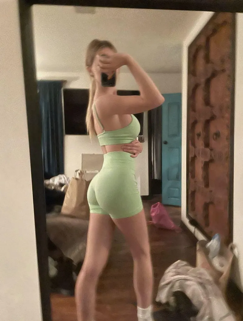 Thumbnail BellaBlisse Indulges in Pleasure | legs Category