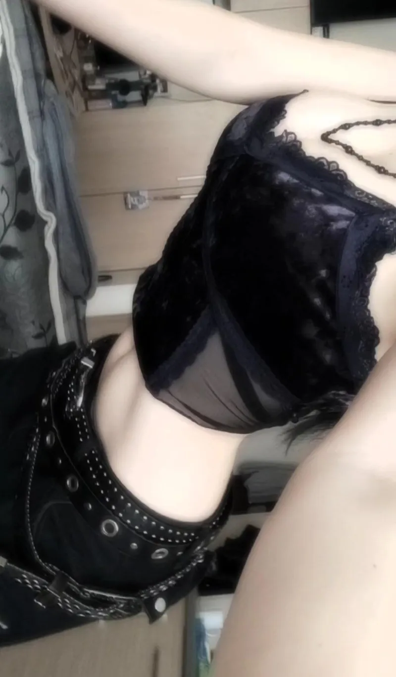 Thumbnail Tease & Tempt: Successful-Chest-549's Croptop Appeal
