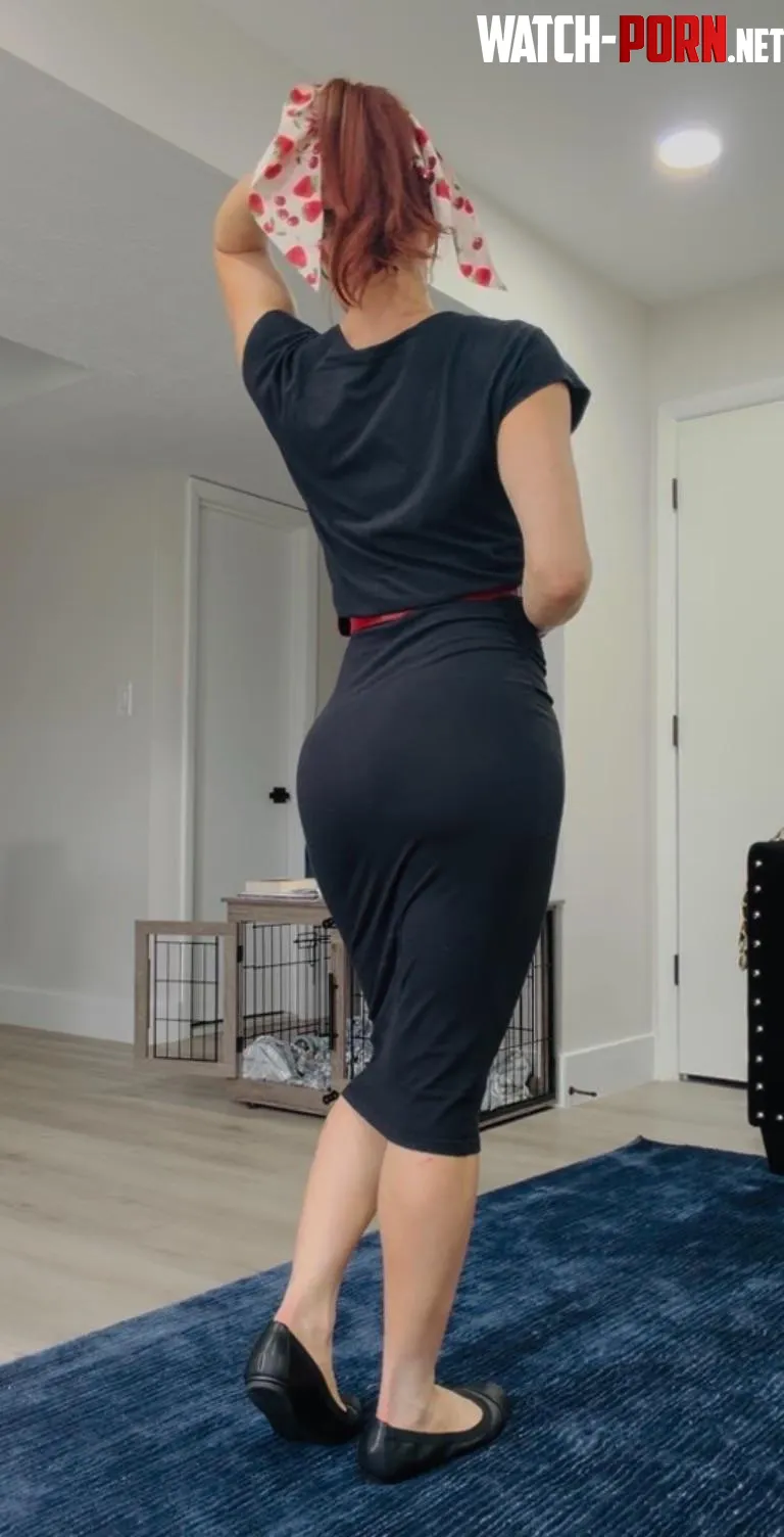 My “Mom over forty” favorite hits below the knee by FitMilfSam