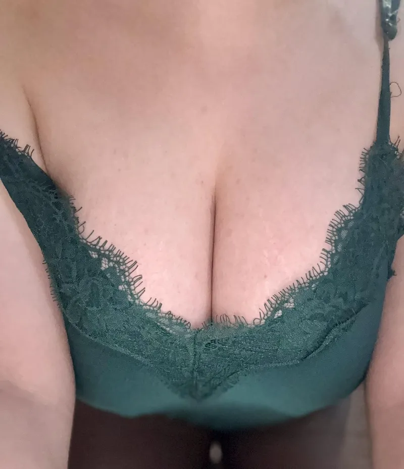 Thumbnail Emerald Mood Guidance by LittleStargazer- in the Downblouse Realm