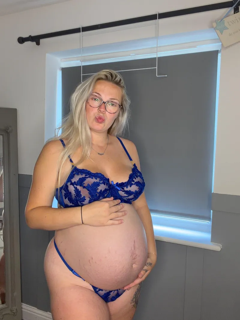 Thumbnail Radiating Beauty at 7 Months Pregnant | PregnantPetite