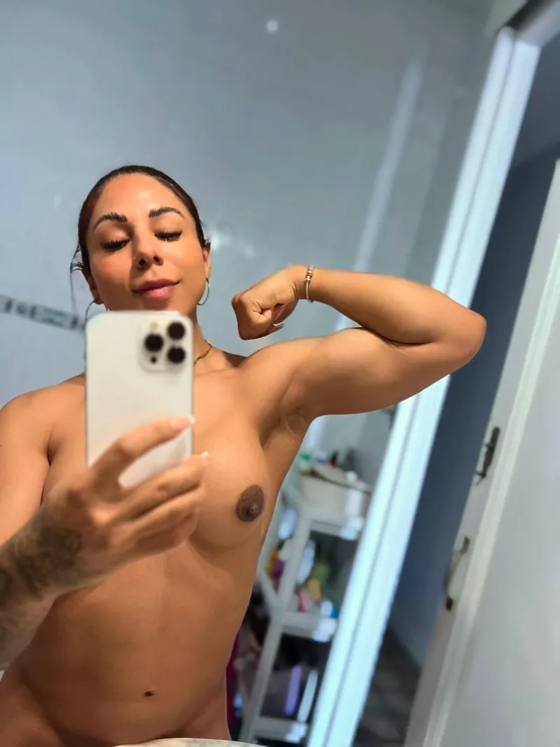 Thumbnail Post-Session Flexing Fun | Real-Diver8010