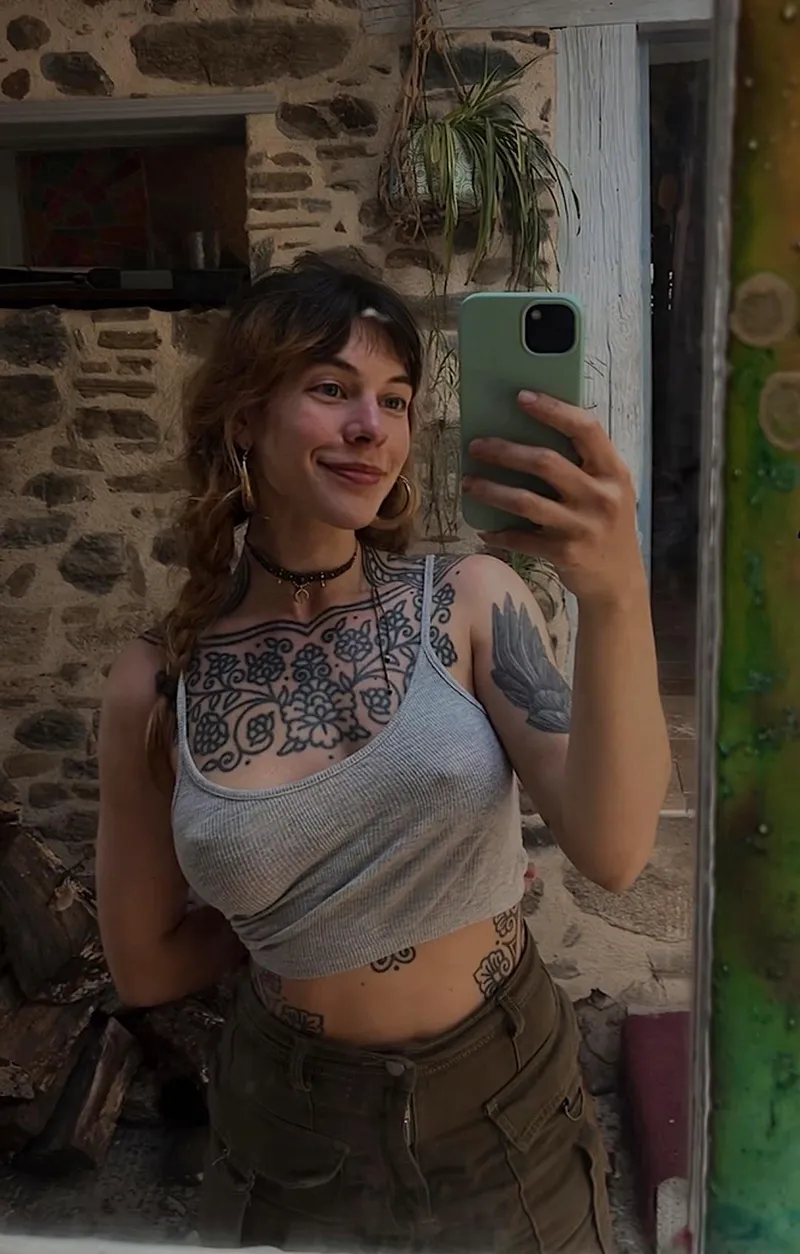 Thumbnail NoraFae_ Steps Out with a Flirty Pokies Look