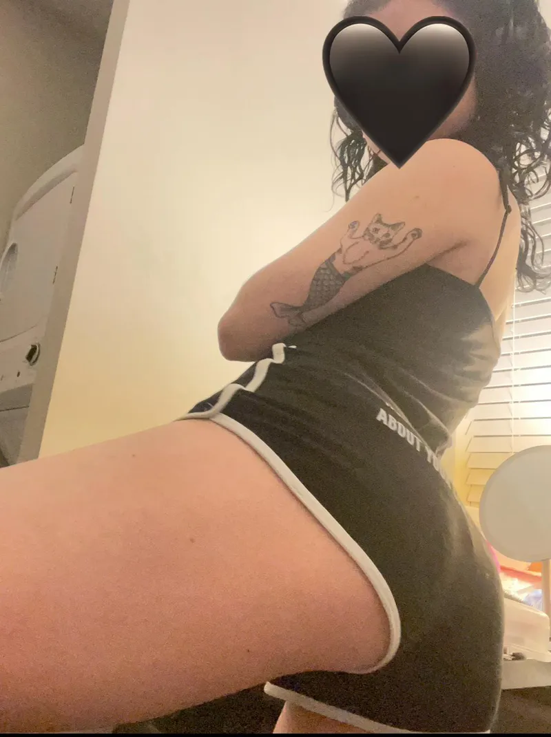 Thumbnail onlyfanschicks: springrainwater4 Ready to Dominate as a Goth Baddie
