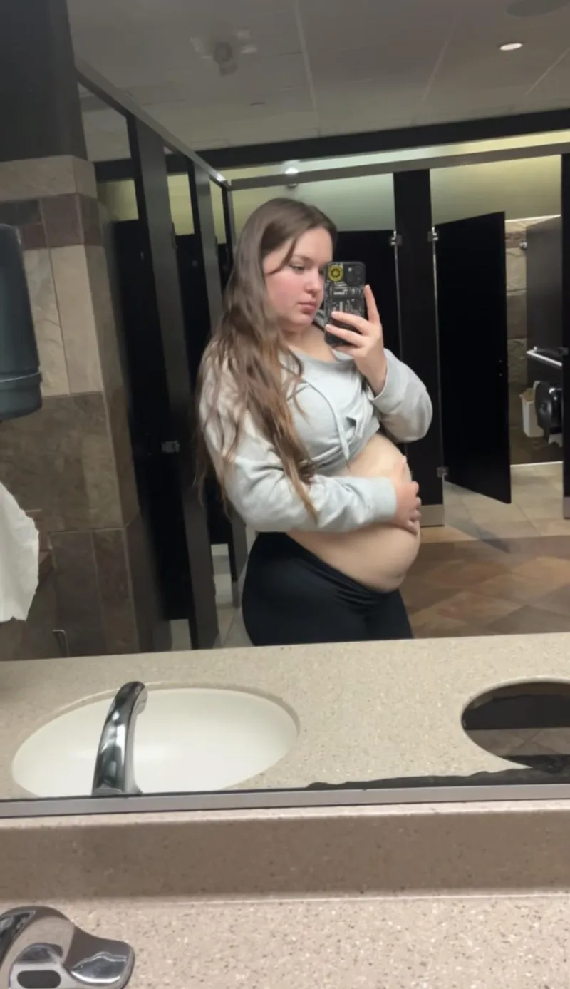 Thumbnail thickie_belly_queen: Reveal of a Super Big Surprise - Stuffers Article
