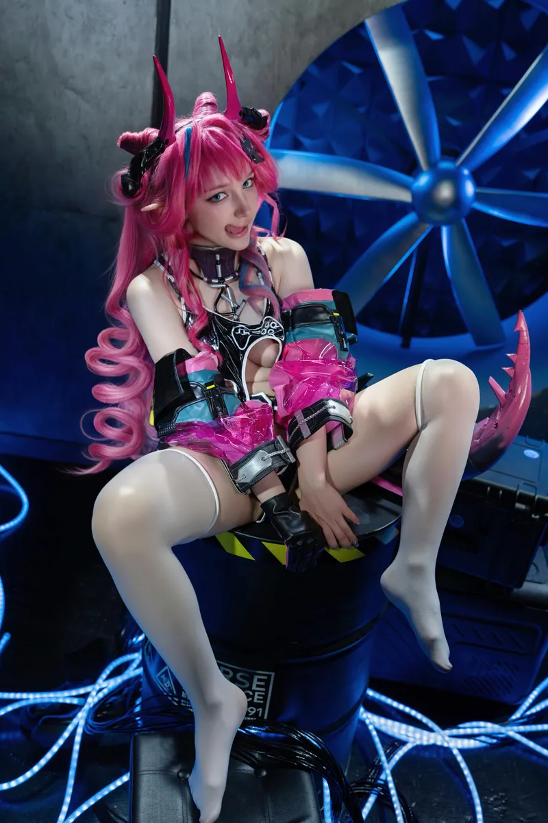 Thumbnail Hioshicos Impresses with Yvonne Cosplay from Arknights: Endfield