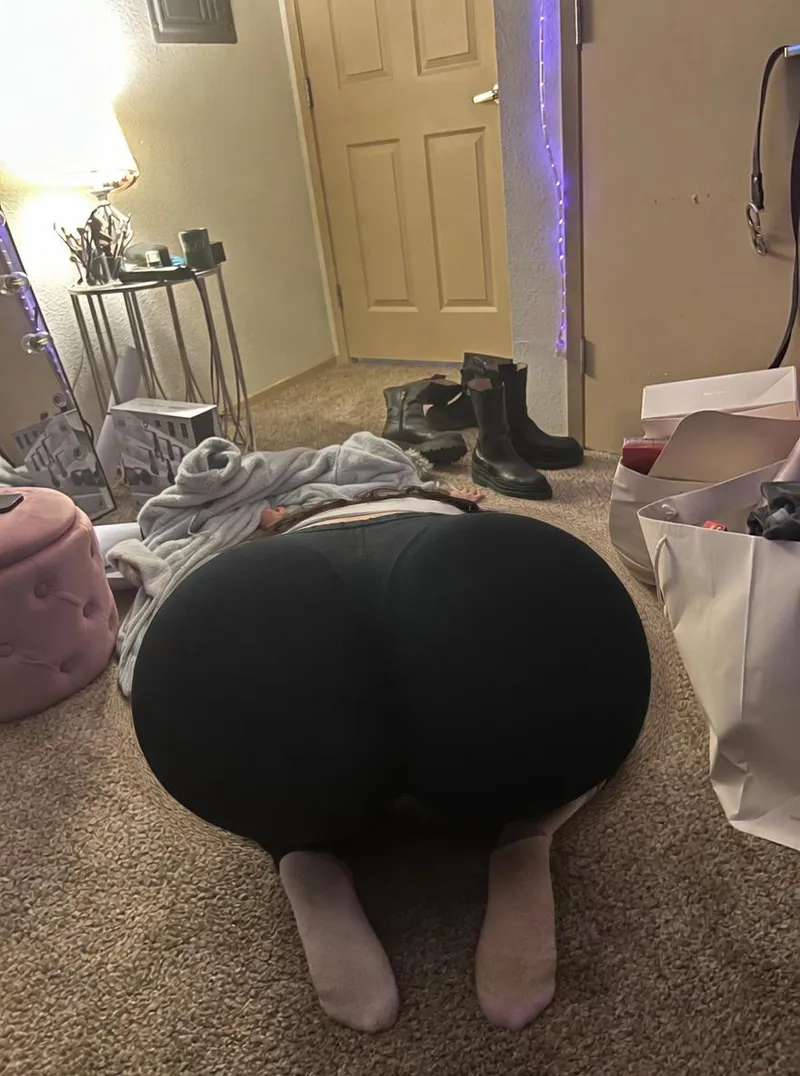 Thumbnail Gardenivy69 Unveils The Wife's Huge Butt in WifeWantstoPlay Article