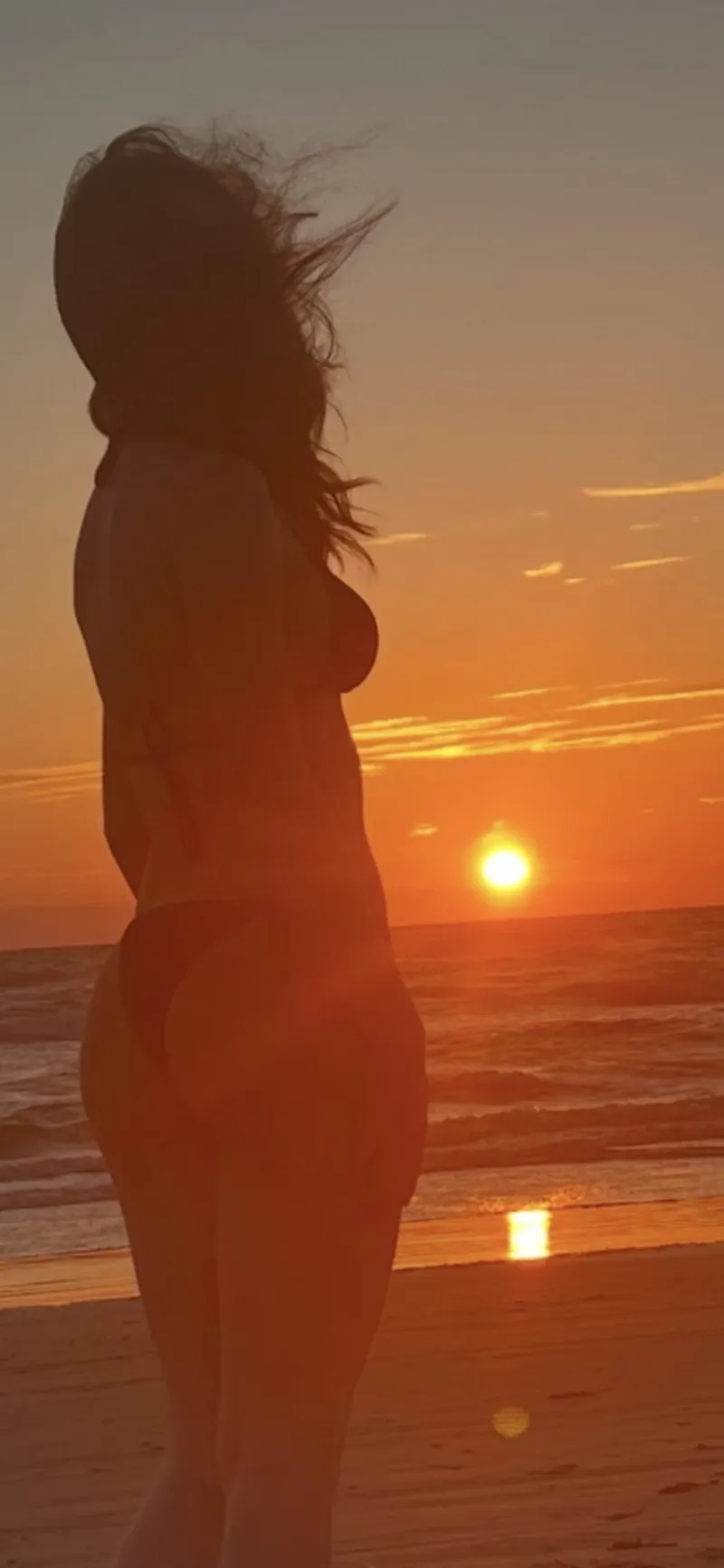 Thumbnail Golden Hour Delights by the Beach | RosieFlamez