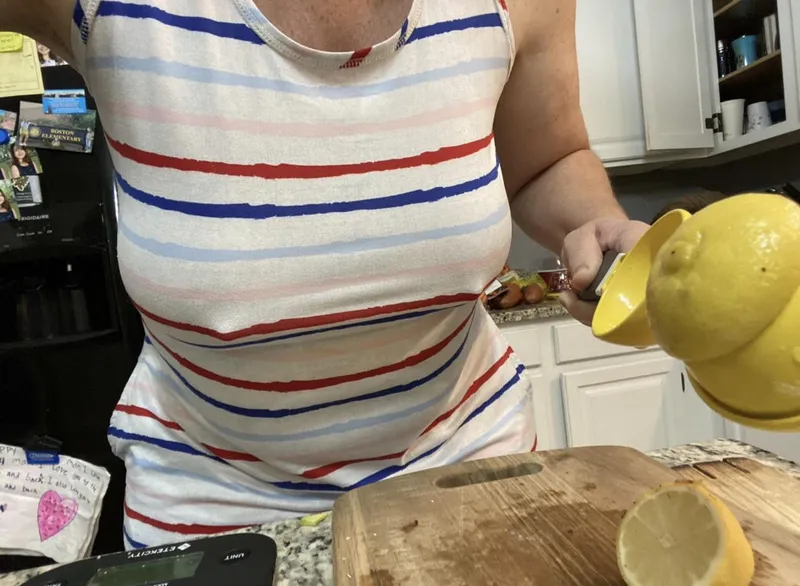 Thumbnail Embracing Confidence: Squeezing Life's Lemons by Frisky_Vanilla