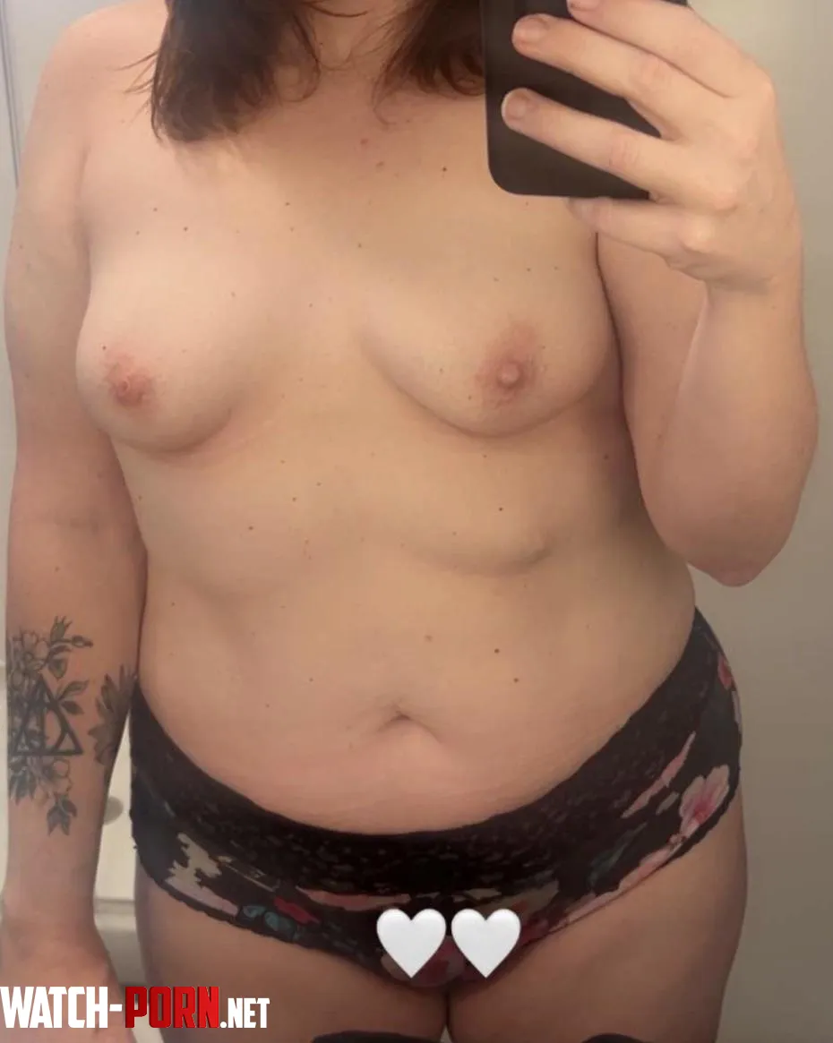 Total mom bod, but I’m tired of it getting no attention at home. 38[F4M] by No-Butterscotch-3310