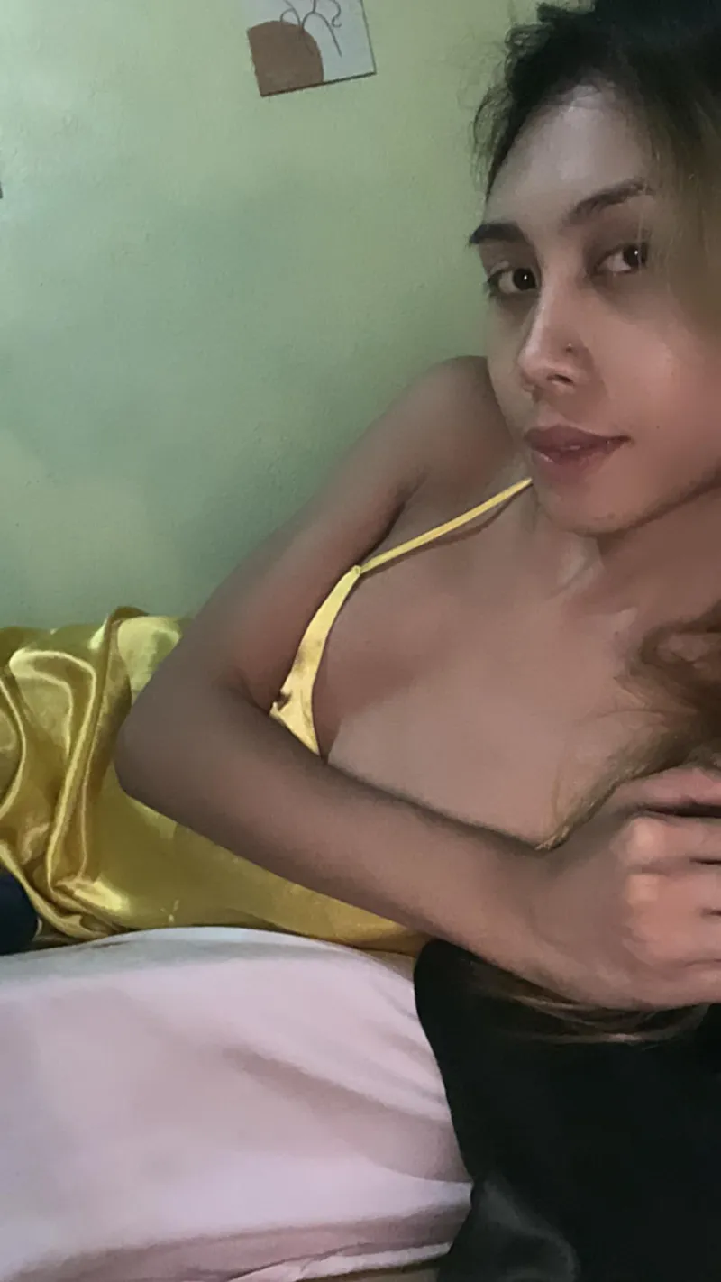 Thumbnail janesexyyyy Wears a Gold Dress in asiansissification Setting