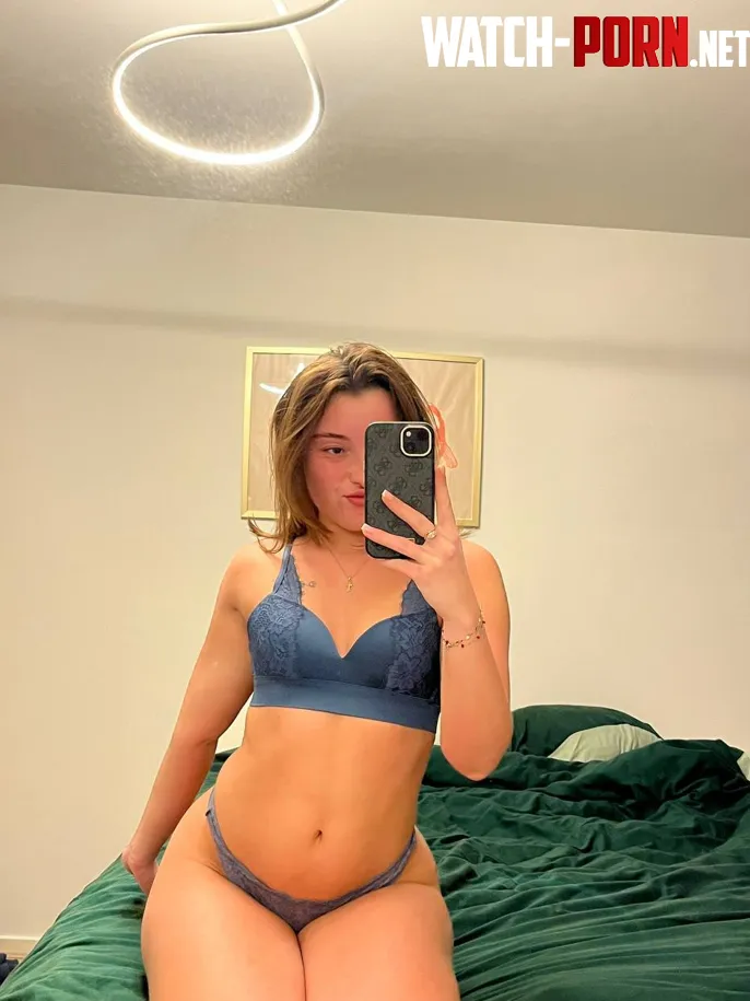 Vill ni se hur en som är född 08 kan se ut naken😘 skriiv då by Ellashemlis