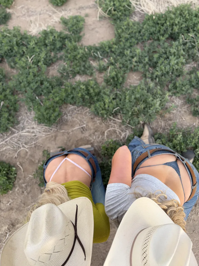 Thumbnail Exploring Thongs: Double BJ Story by midwestemma