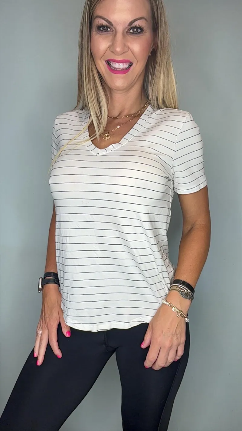 Thumbnail Braless Elegance: The Perfect Conversation Starter