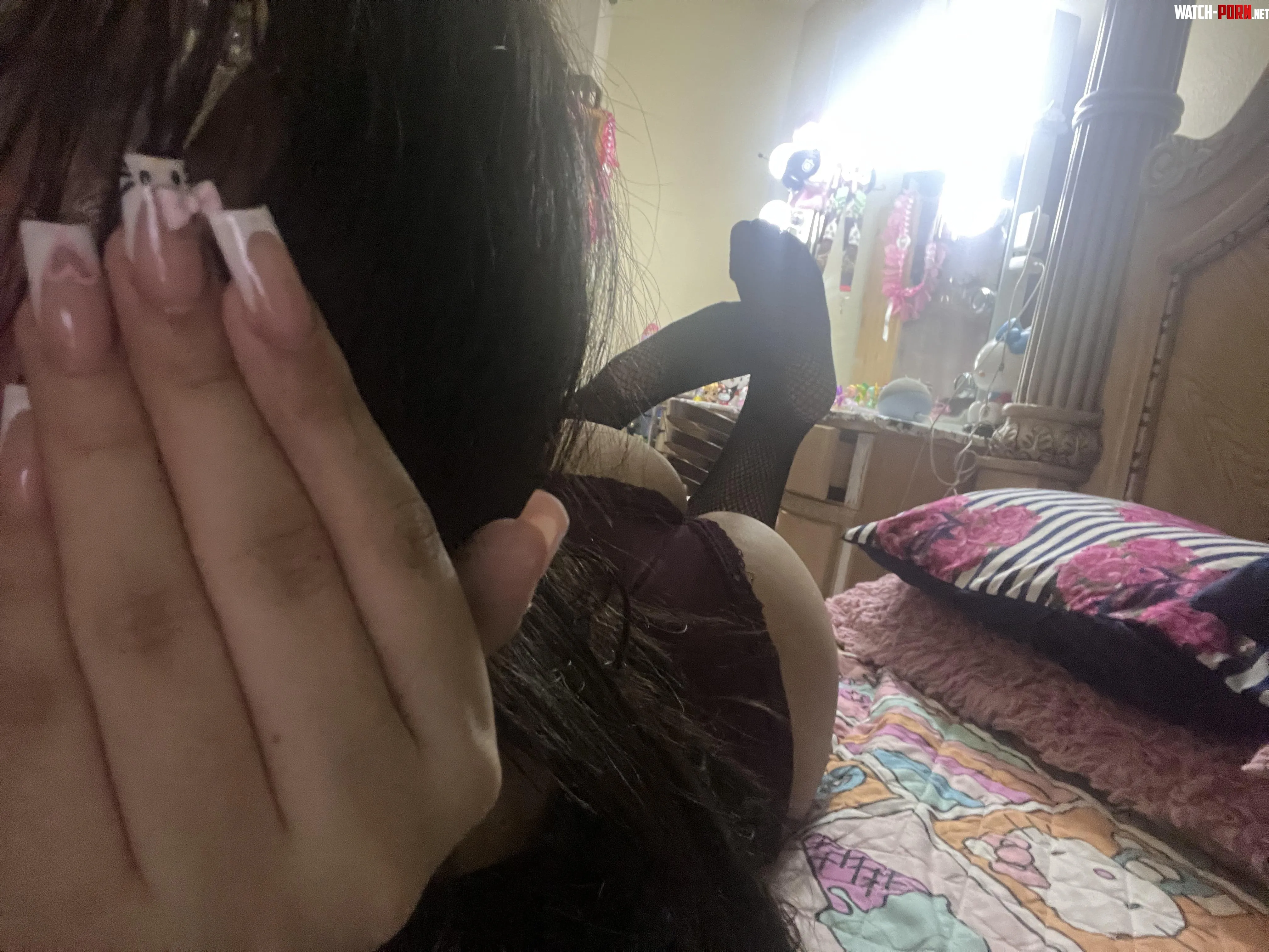🤭like my nails? by cloudystarzzo