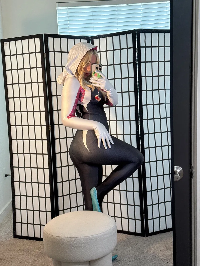 Thumbnail Spider Gwen by kealani: an Epic Cosplay Adventure by No_Tax_3751 | cosplaybutts