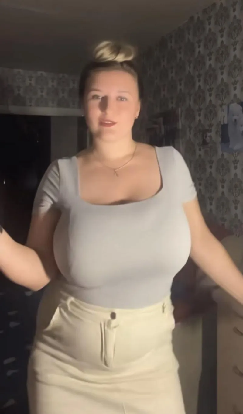 Thumbnail Free_Outcome6593's Unique Expression | 2busty2hide