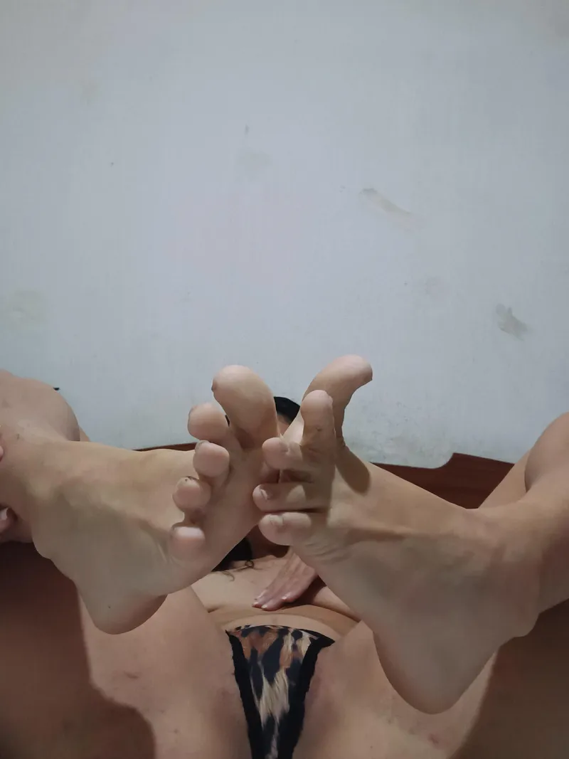 Thumbnail Exploring the Love for Playing with Feet - OC by cmdelf