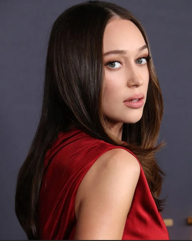 Thumbnail Alycia Debnam Carey: The Rising Star in PrettyGirls by Hallow33n78