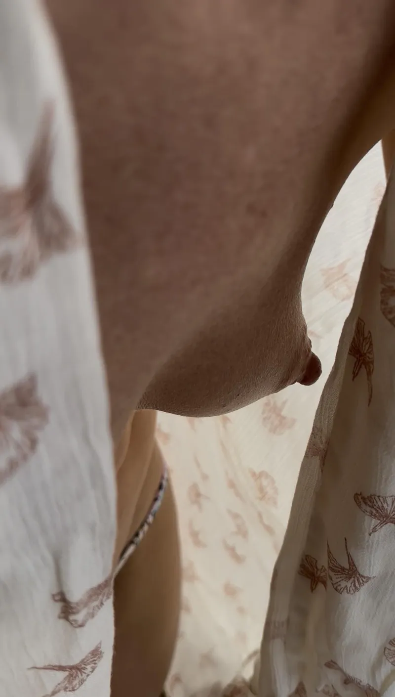 Thumbnail Get Closer with sojourncouple's Alluring Downblouse Content