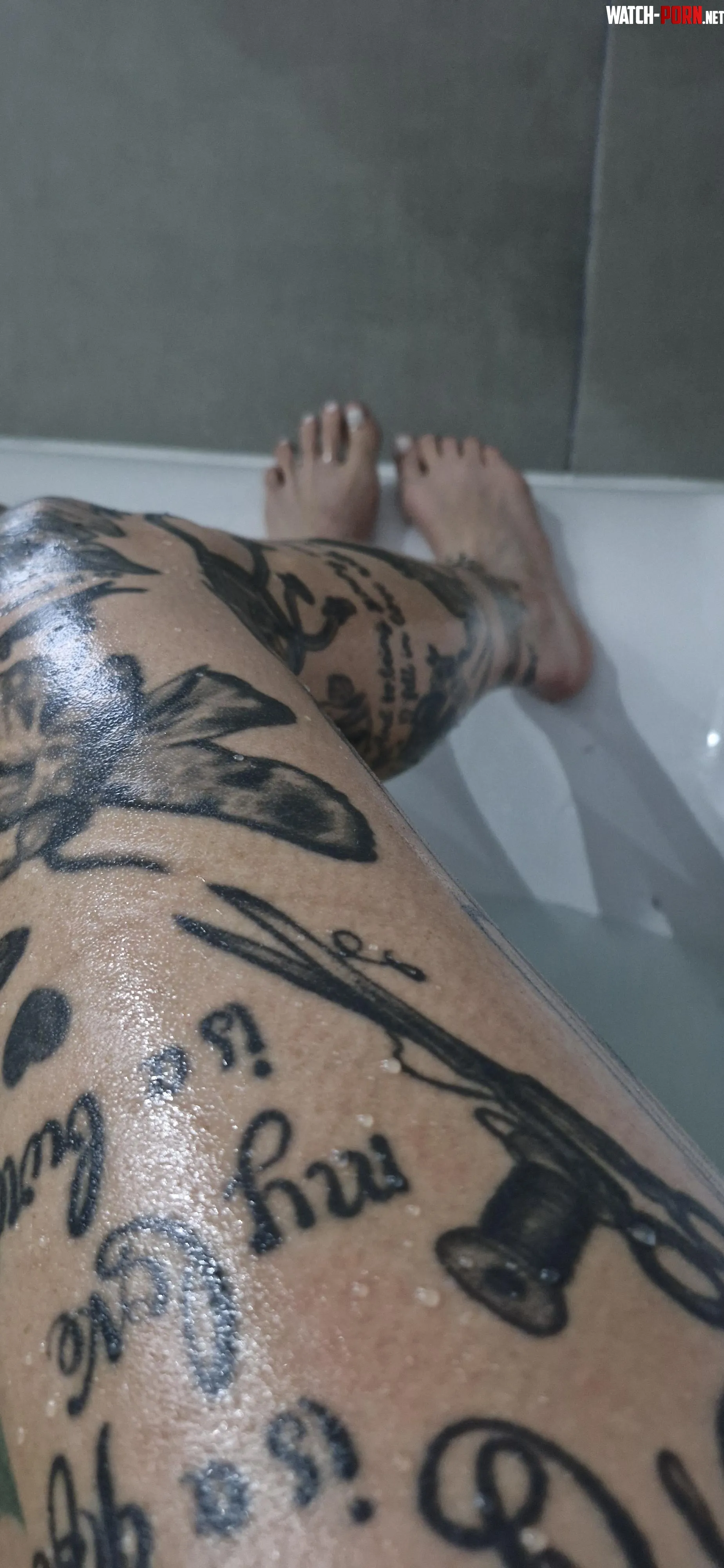 Squeaky clean by clandestine_callie