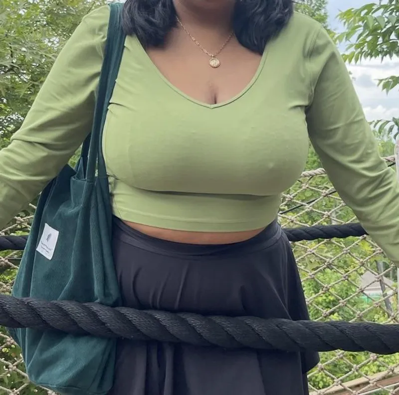 Thumbnail Appreciating Beauty: The Allure of JCrow996's WifeWantstoPlay