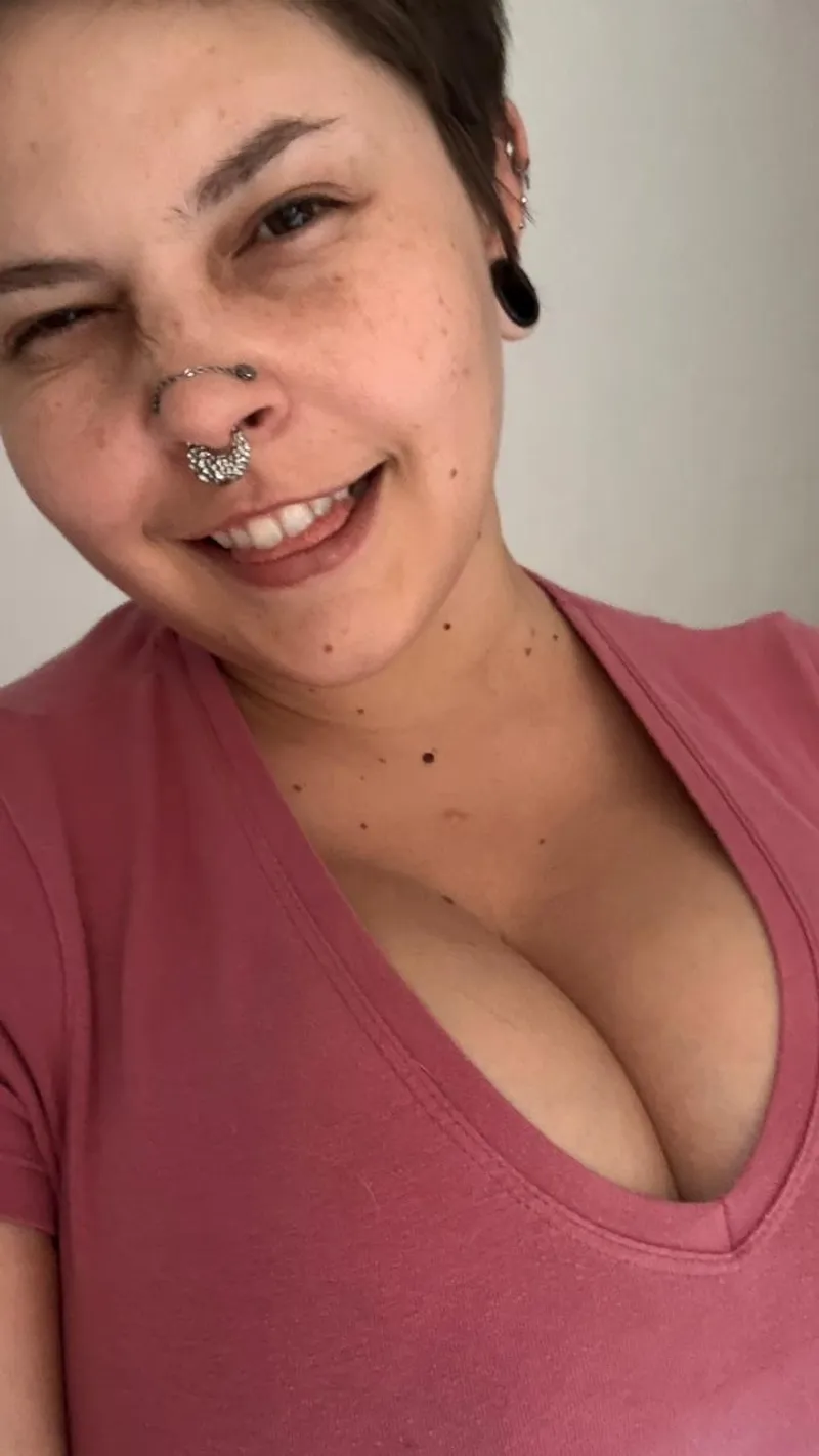 Thumbnail Brighten Your Monday with emmy_suicide's Cleavage Day
