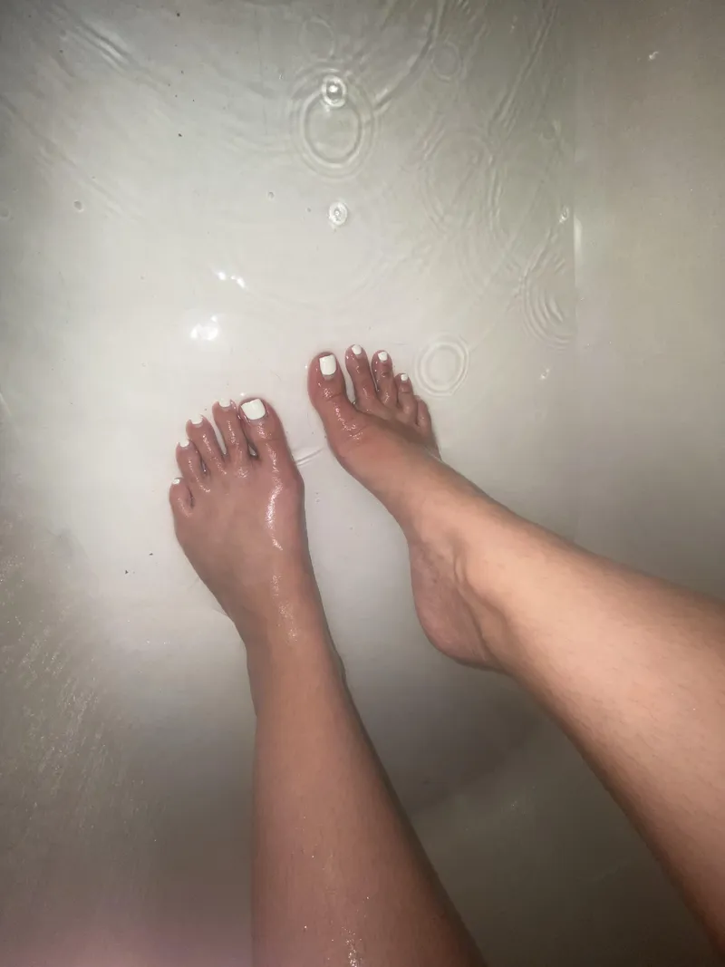 Thumbnail sky_lar_95 Shares Clean Feet (OC): Feet_NSFW Reveal