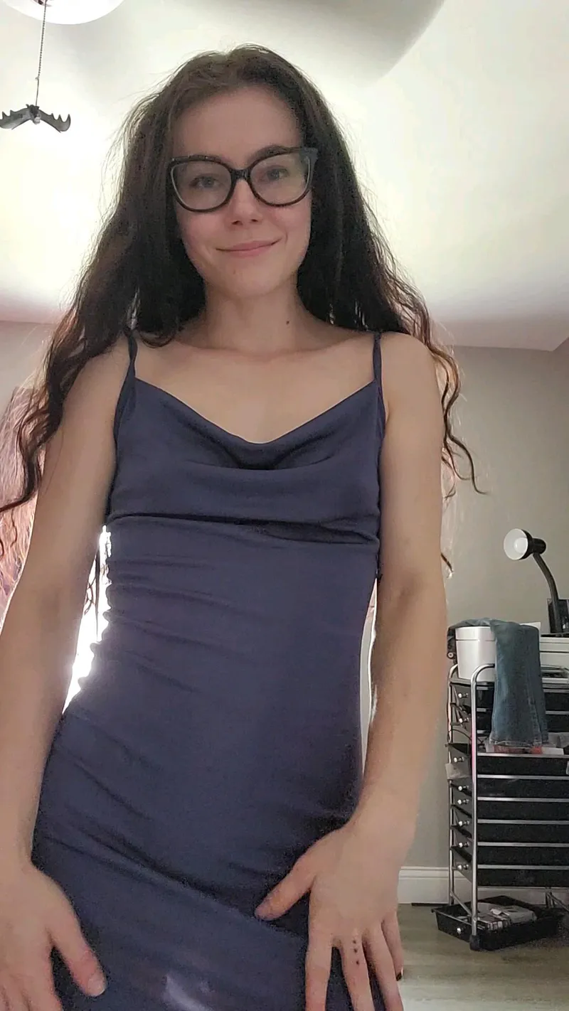 Thumbnail Discover Sensuality in a Nightgown with Killaninjafuxx