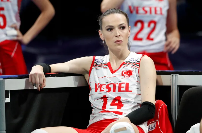Thumbnail Eda Erdem Dündar: A Volleyball Icon by DemarcusNoe