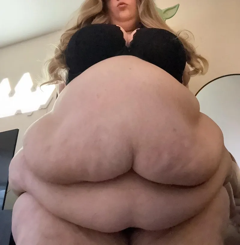 Thumbnail SSBBW Charm: Embracing a Mountain of Fat | thegirthofvenus_