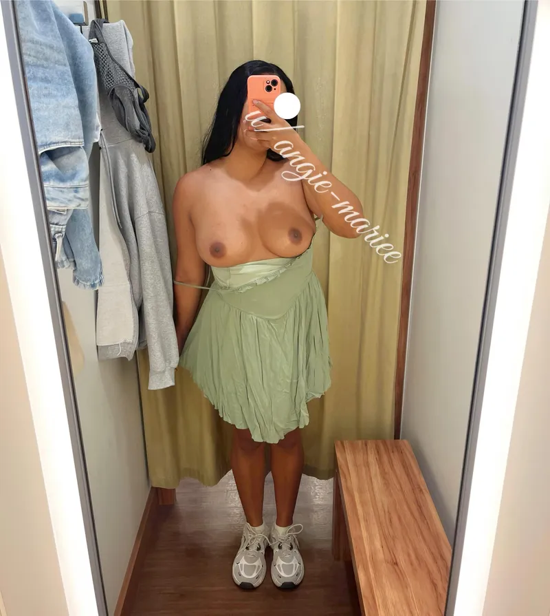 Thumbnail Angie-mariee Flaunts Fitting Room Mirror Selfie Boobs